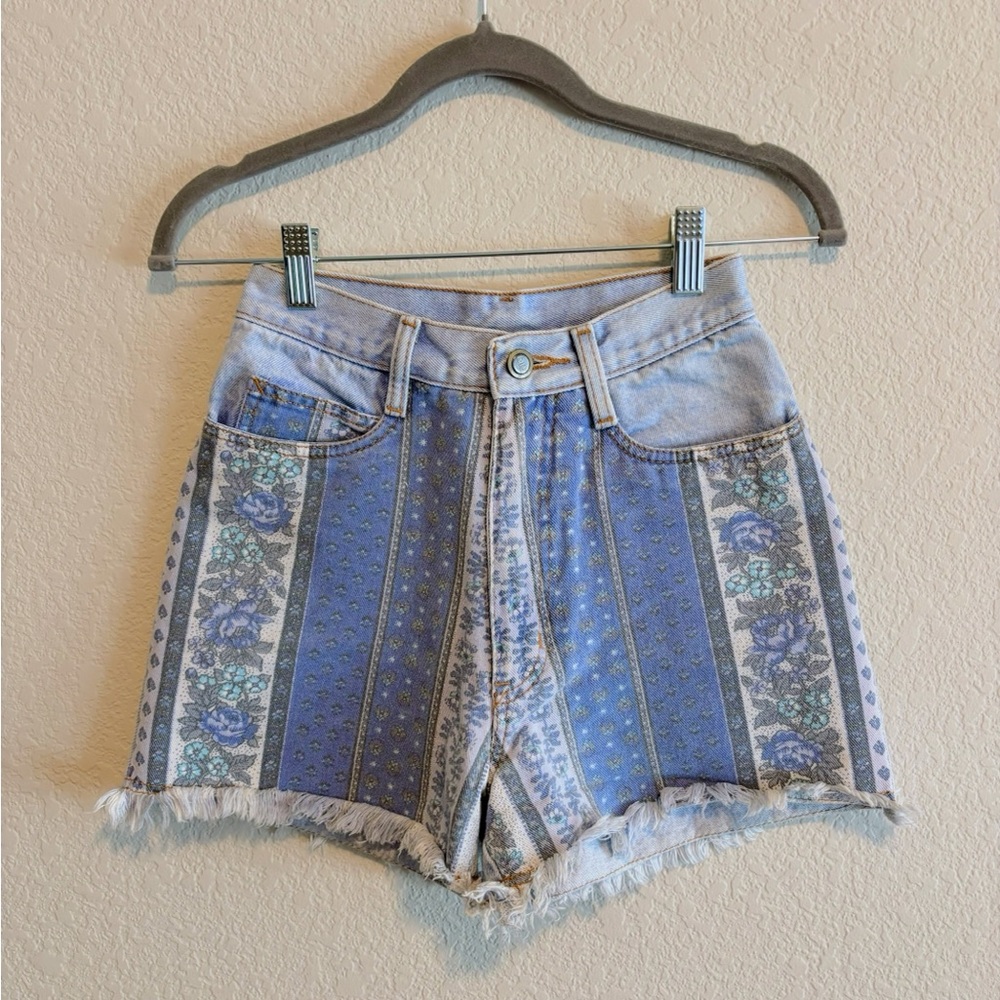 90’s Vintage Rio Blue Floral Patterned Denim Shorts - Picture 6 of 9